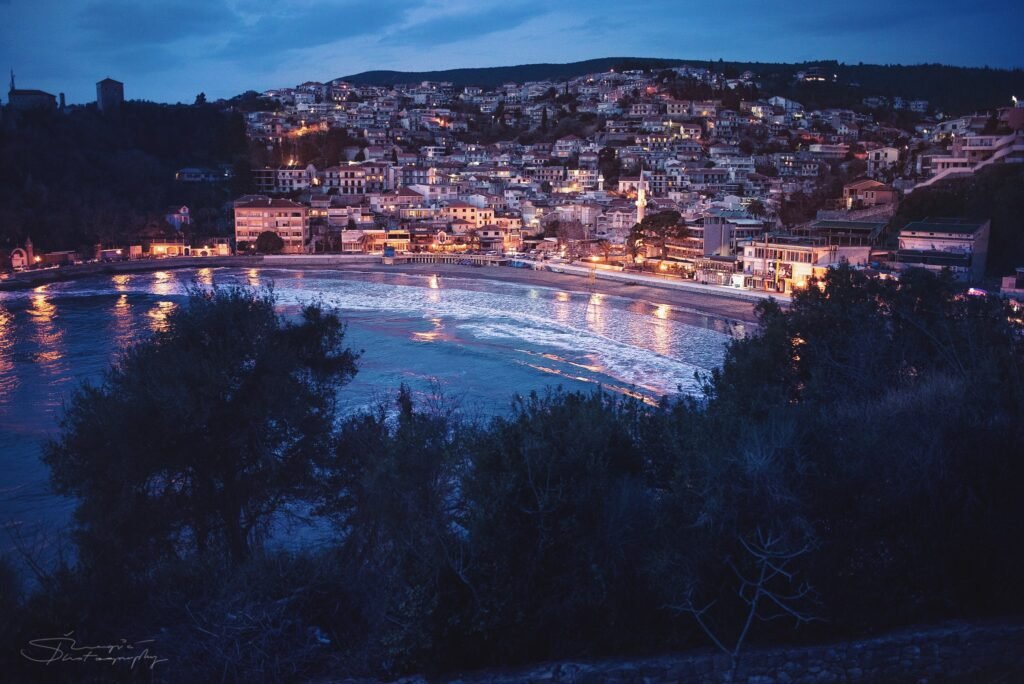 ucinj at night